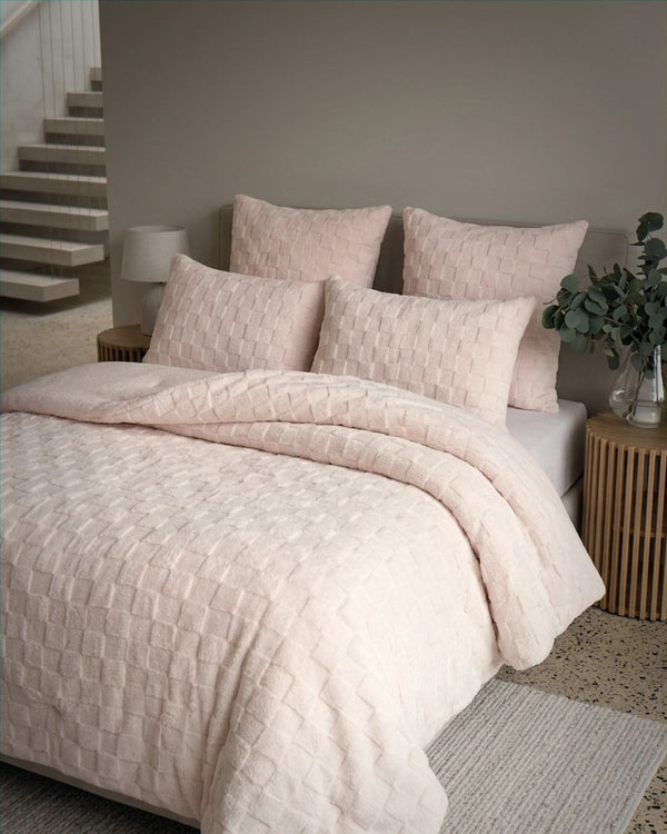 Soft Pink Checkered Snuggle Fleece Comforter Set